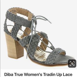 Diba true Tradin Up Ash Gray Sandals, size 8 GUC